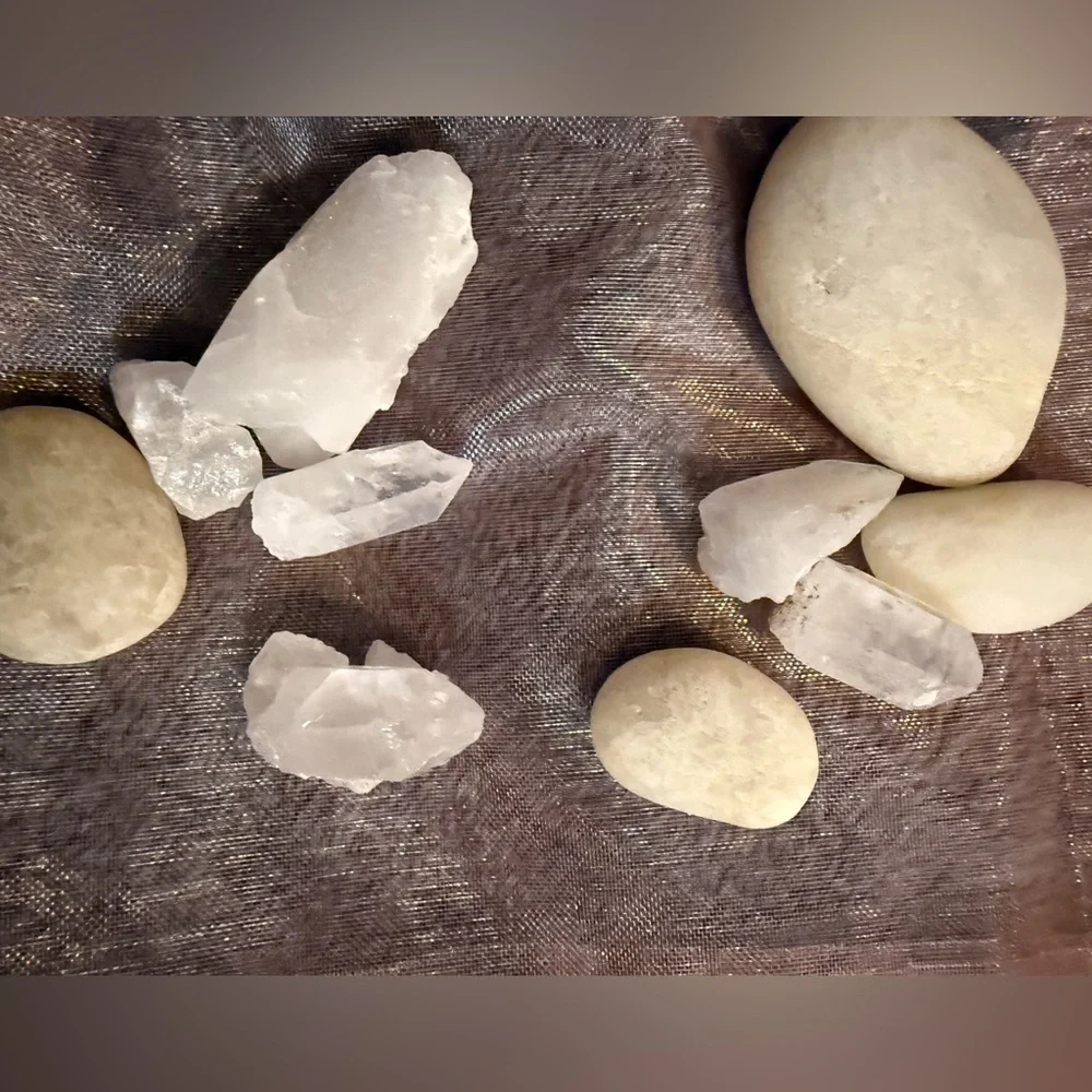 Aroma & Crystal Eucalyptus Shower Therapy Pouches. Comes with 2 mil Eucalyptus
